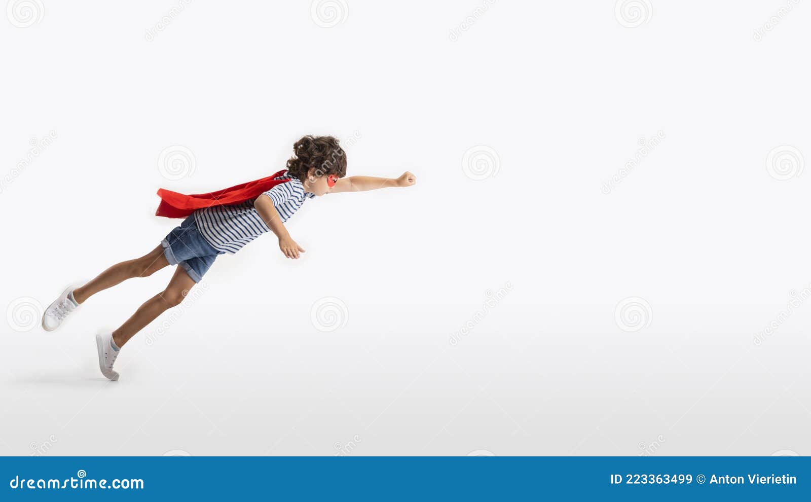 Flying pose hi-res stock photography and images - Alamy