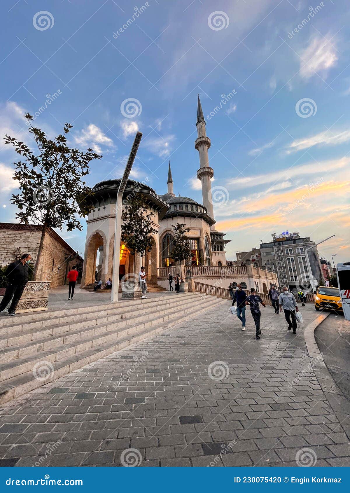 Taksim Square Istanbul Turkey Redactionele Afbeelding - Image of ...