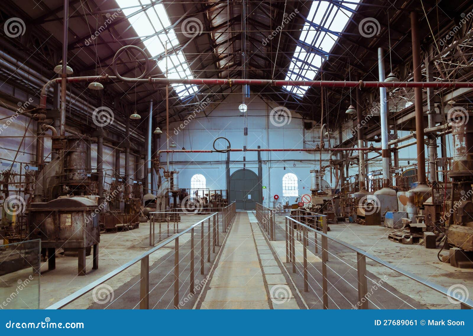 Taller automotor viejo imagen de archivo. Imagen de metal 27689061