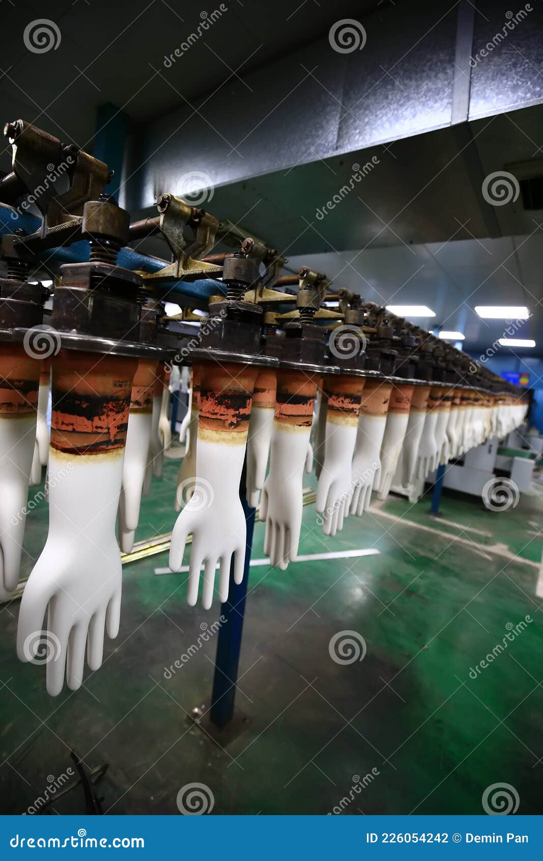 Taller De Producción De Guantes De Fábrica Y Equipo Mecánico Foto