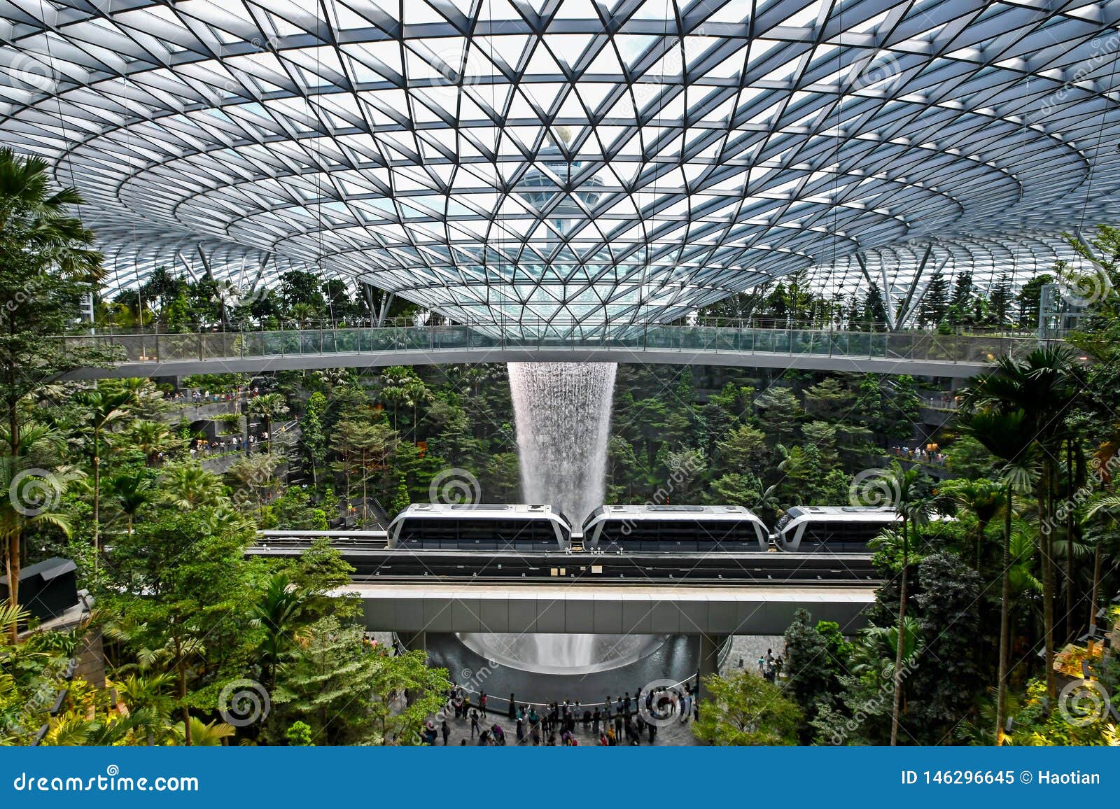 jewel changi airport hsbc rain vortex and skytrain