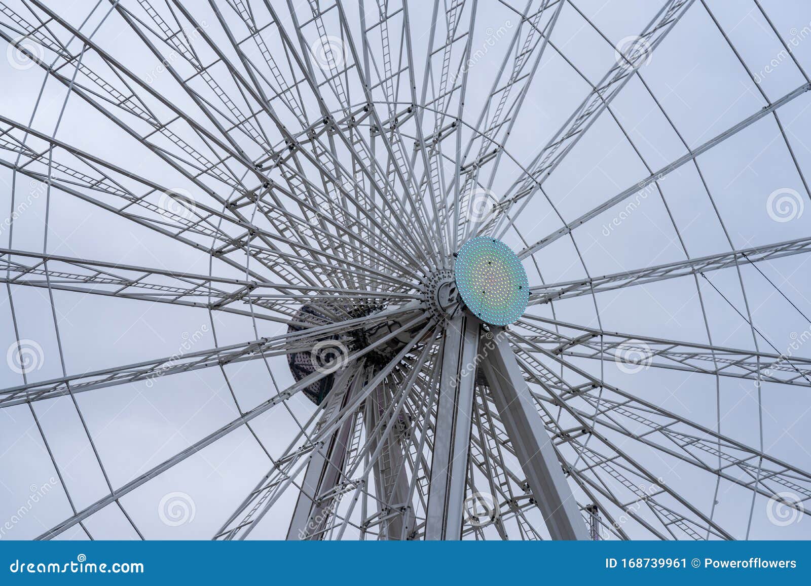 the tallest transportable wheel in the world.hyde park winter wonderland