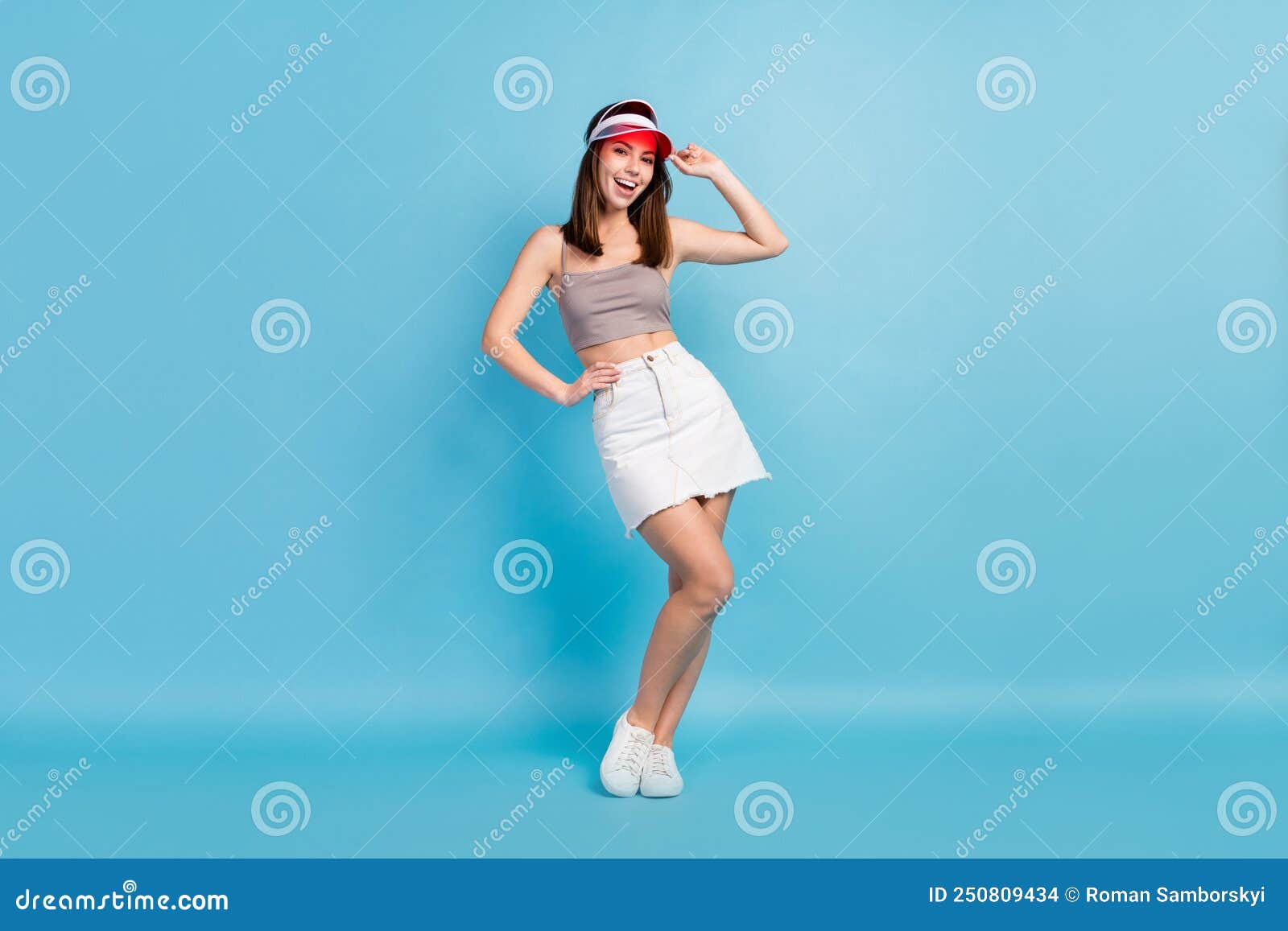 Tamaño De Cuerpo Completo Foto Mujer Bonita Con Falda Blanca De La Cabeza  Aislamiento Color Azul Pastel Fondo Foto de archivo - Imagen de estudiante,  encantador: 250809434