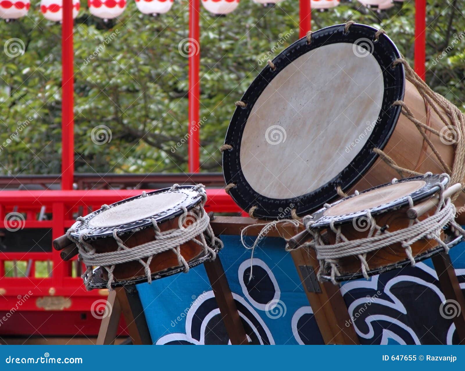 Tambores japoneses imagen de archivo. Imagen de palillo 647655