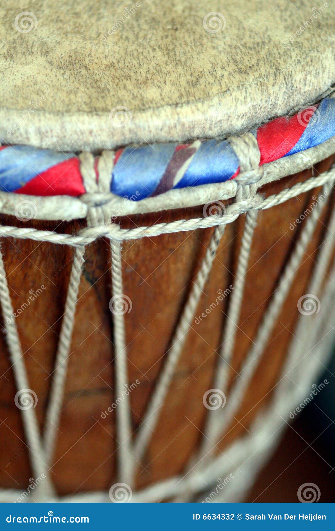 Tambour africain de djembe photo stock. Image du afrique 6634332