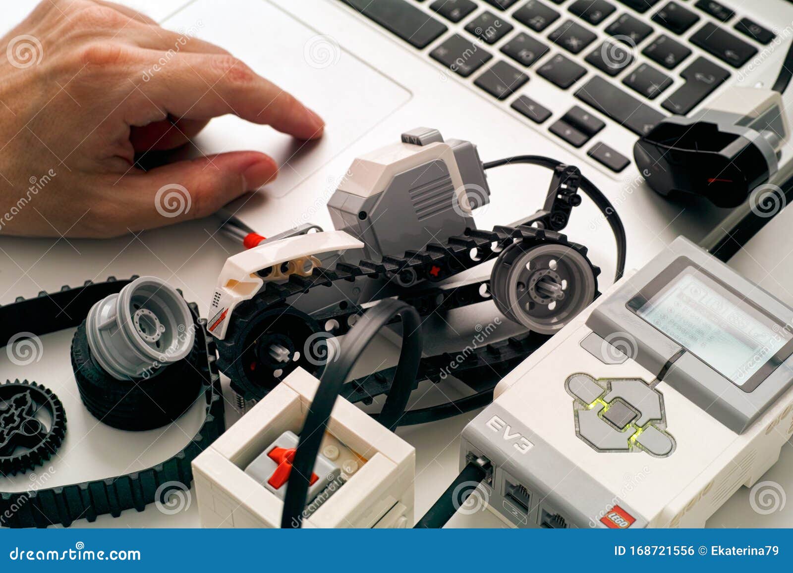 Lego mindstorms hand sales