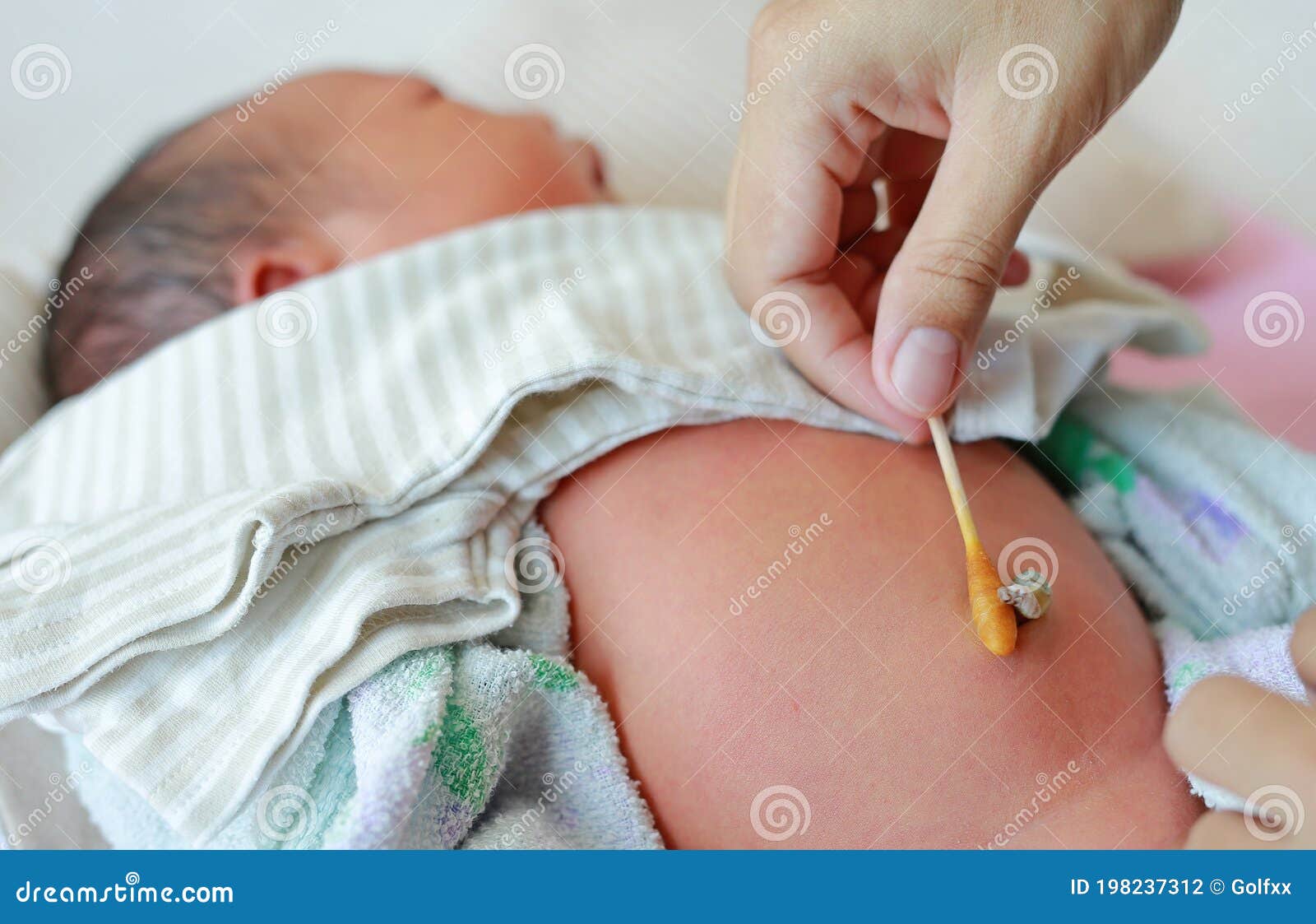 329 Nombril De Bebe Photos Libres De Droits Et Gratuites De Dreamstime