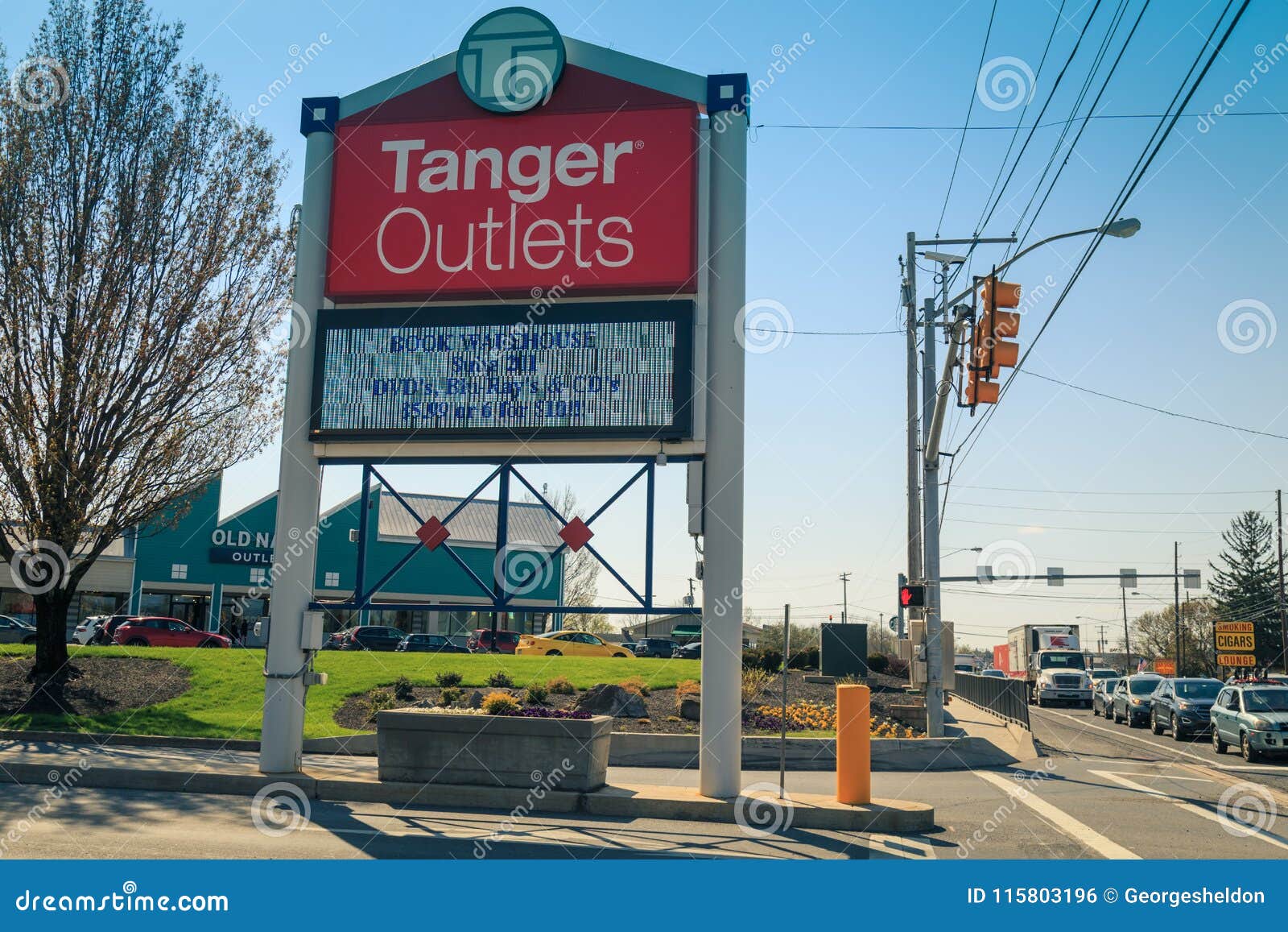 Tanger Outlets Entrance editorial photo. Image of united - 115803196