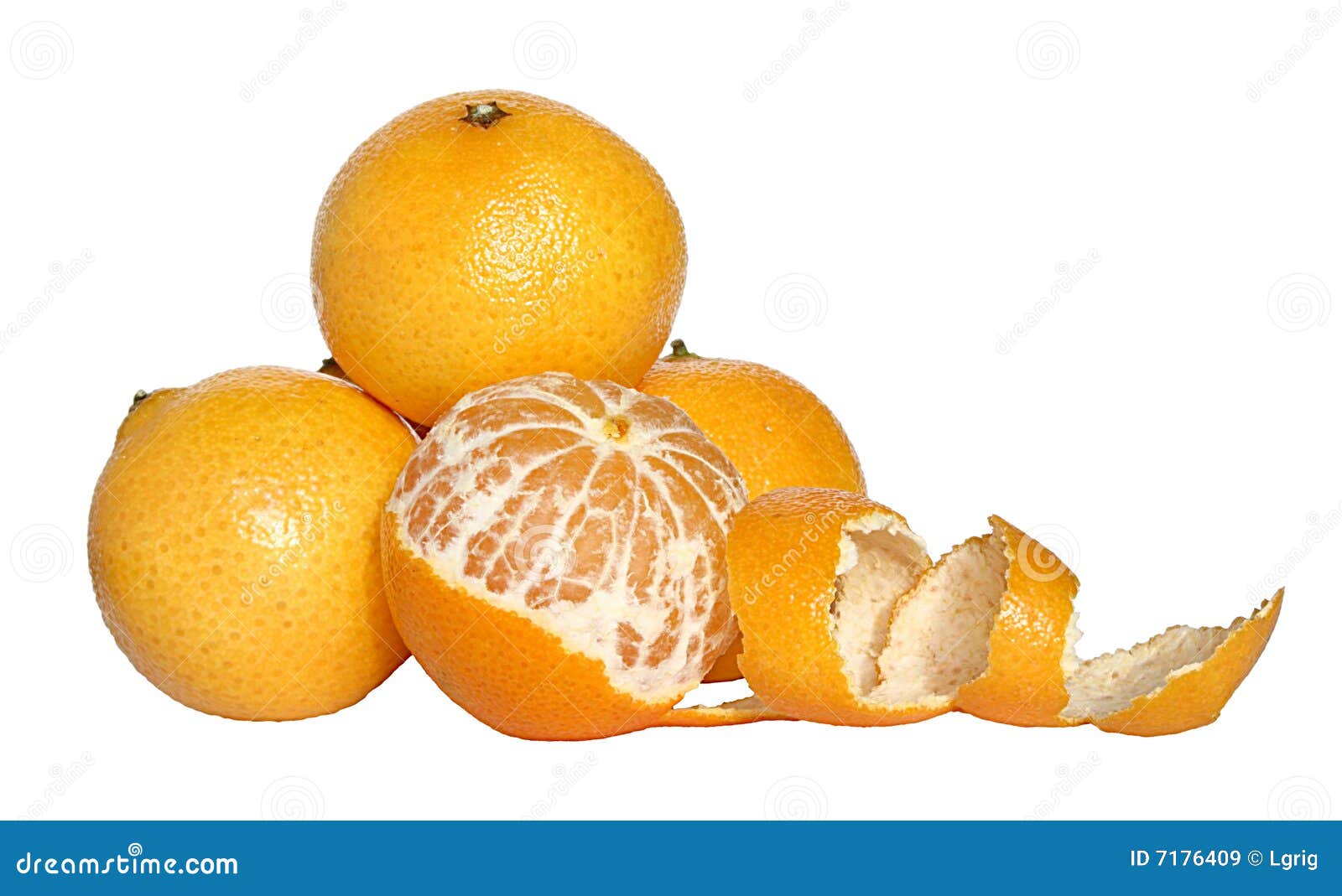 Reife Tangerinen auf einem weißen Hintergrund