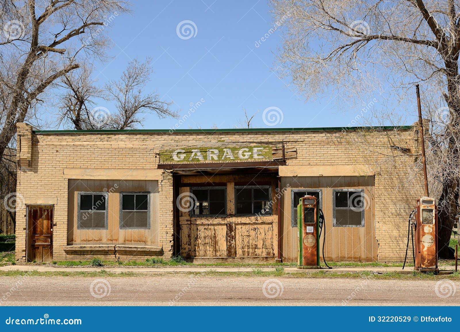 Tankstelle stockbild. Bild von rustikal, garage, utah 32220529