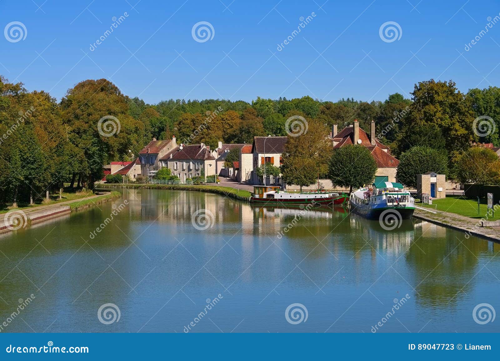 tanlay canal de bourgogne