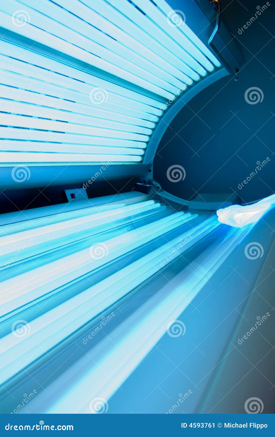 Tanning bed stock image. Image of artificial, green, bulbs 4593761
