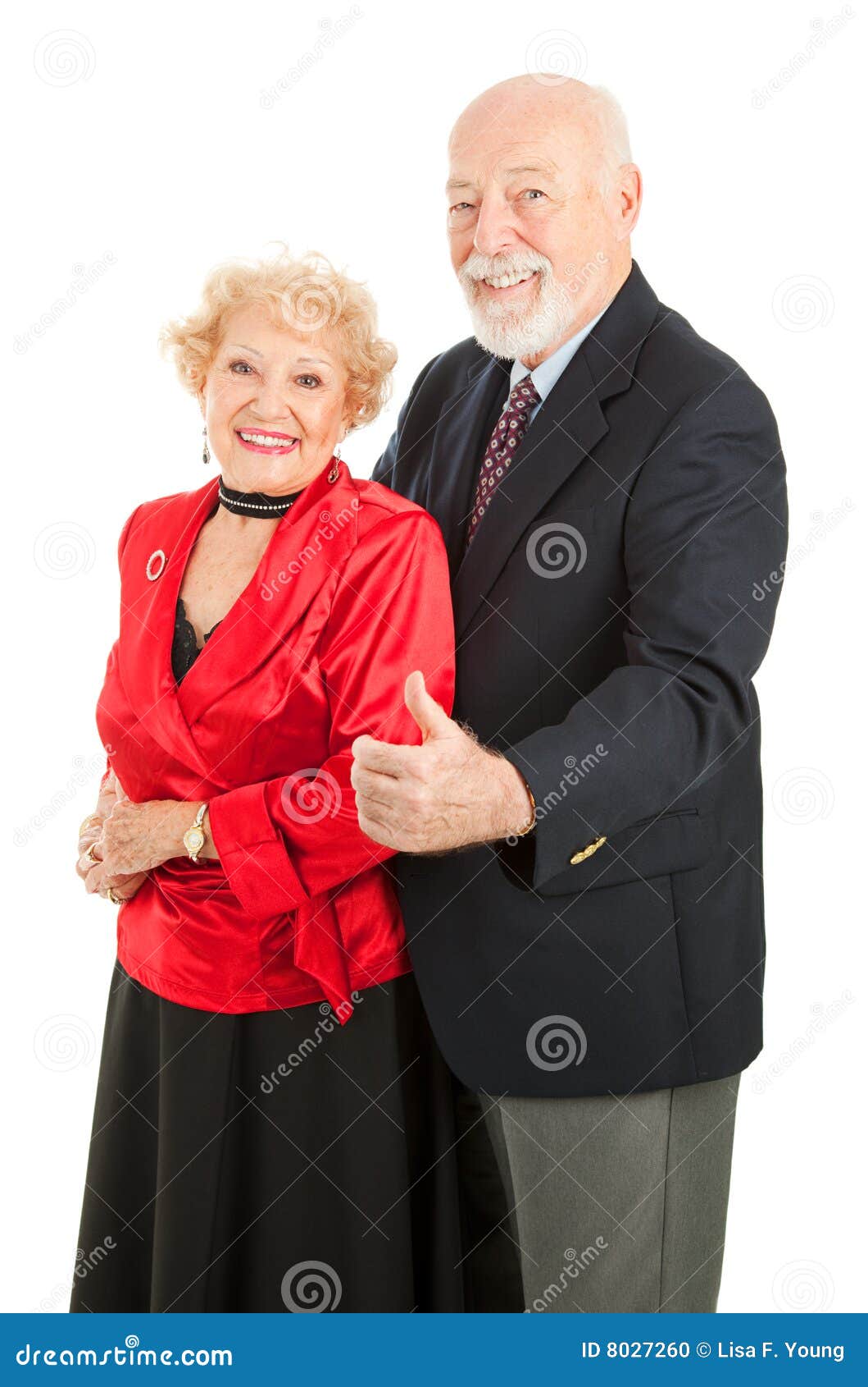 Tanzen-Ältere greift oben ab. Älterer Mann gibt Daumen herauf Zeichen, mit einer schönen älteren Frau zu tanzen. (Anmerkung zum Rezensenten: aufgetragene silk Beschaffenheit der Bluse kann Kunstprodukten ähneln, aber ist nicht.)