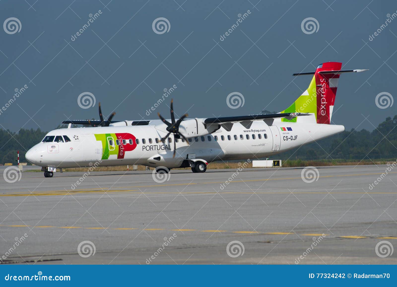 TAP - Air Portugal Express ATR 72 Editorial Photography - Image of porto,  passenger: 77324242
