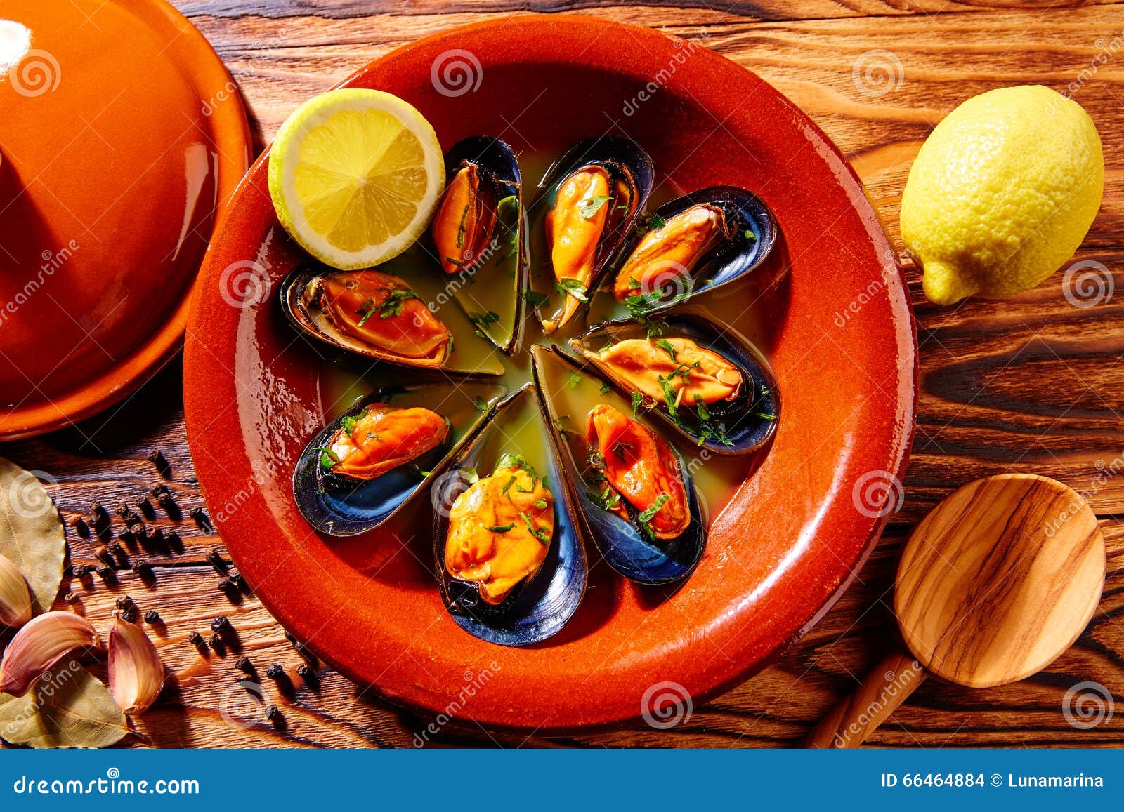 tapas mejillones al vapor steamed mussels spain