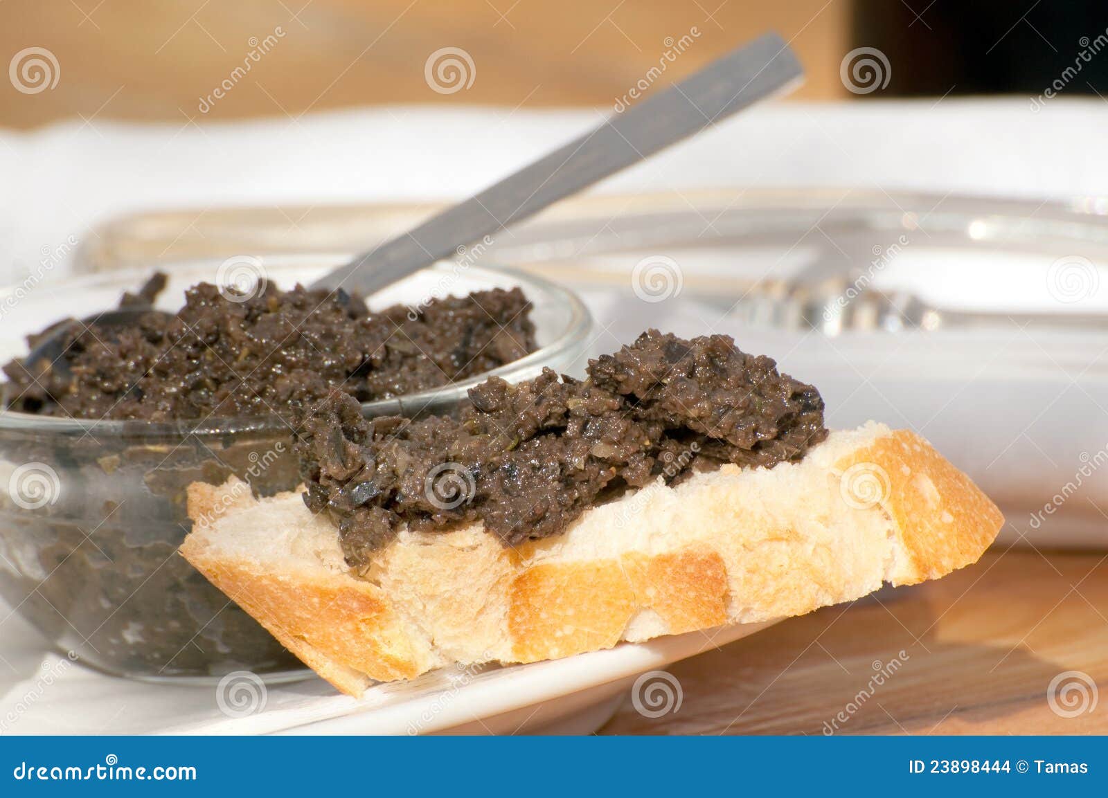 Tapenade verde oliva foto de archivo. Imagen de negro 23898444