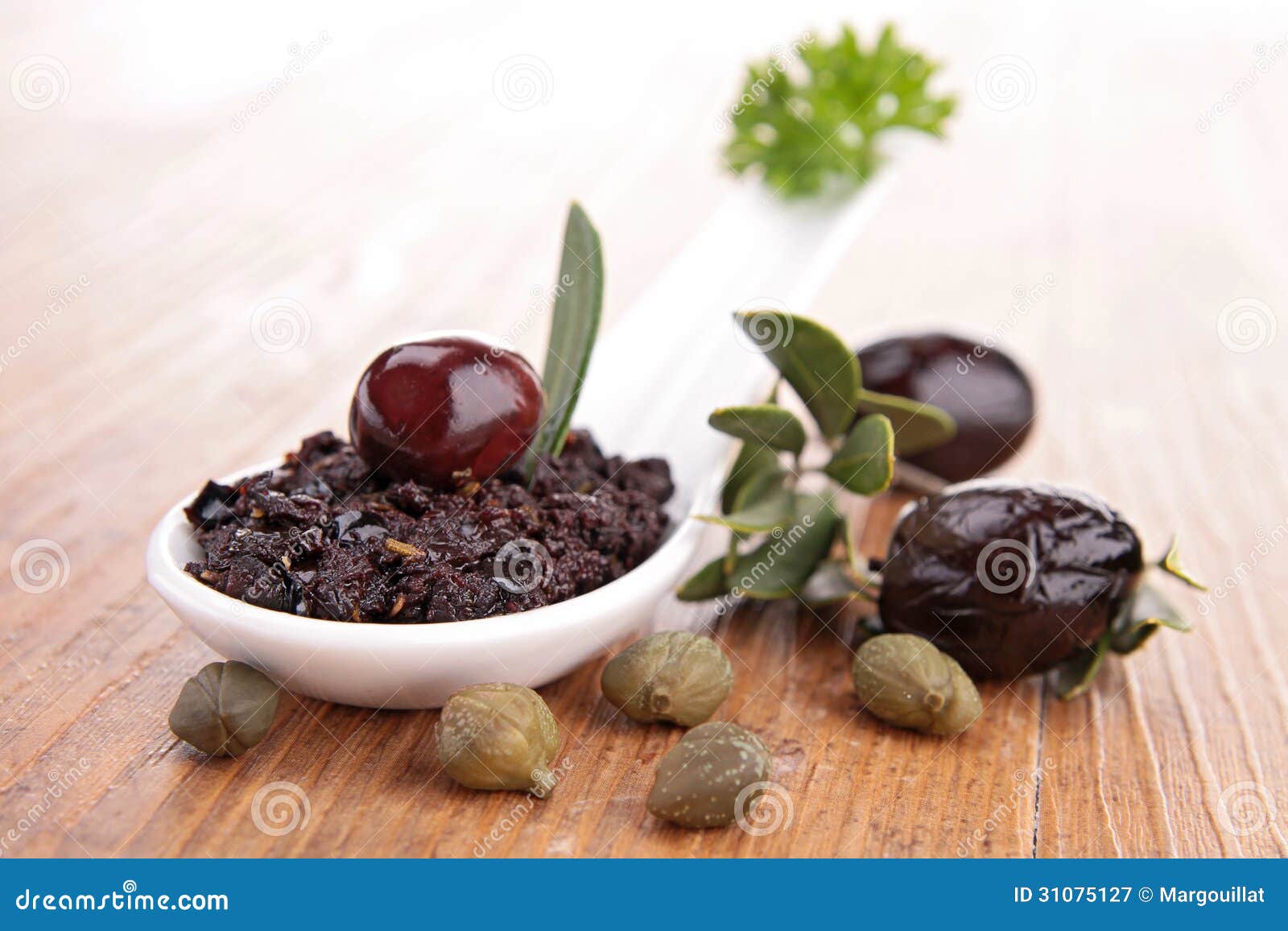 Tapenade verde oliva imagen de archivo. Imagen de negro 31075127