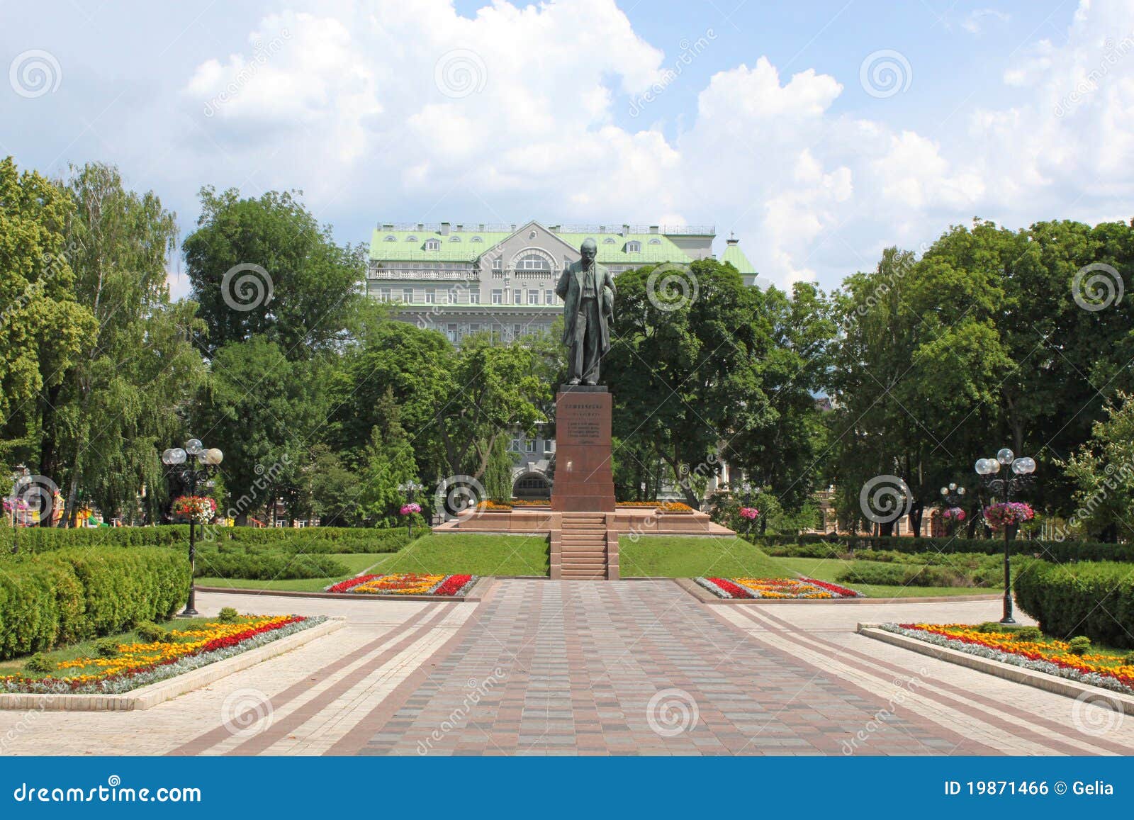 taras shevchenko monument in the park