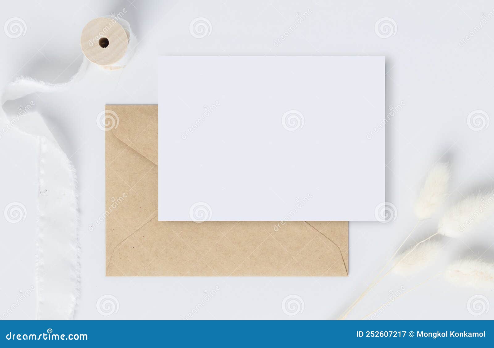 Tarjeta De Felicitación En Blanco Con Sobres Para Tarjetas De Felicitación Tarjetas De Cumpleaños Maquillaje De Tarjetas De Cumple Stock de ilustración - Ilustración de minimalista, eucalipto: 252607217 Tarjeta De Felicitación En Blanco Con Sobres Para Tarjetas De Felicitación Tarjetas De Cumpleaños Maquillaje De Tarjetas De Cumple Stock de ilustración - Ilustración de minimalista, eucalipto: 252607217