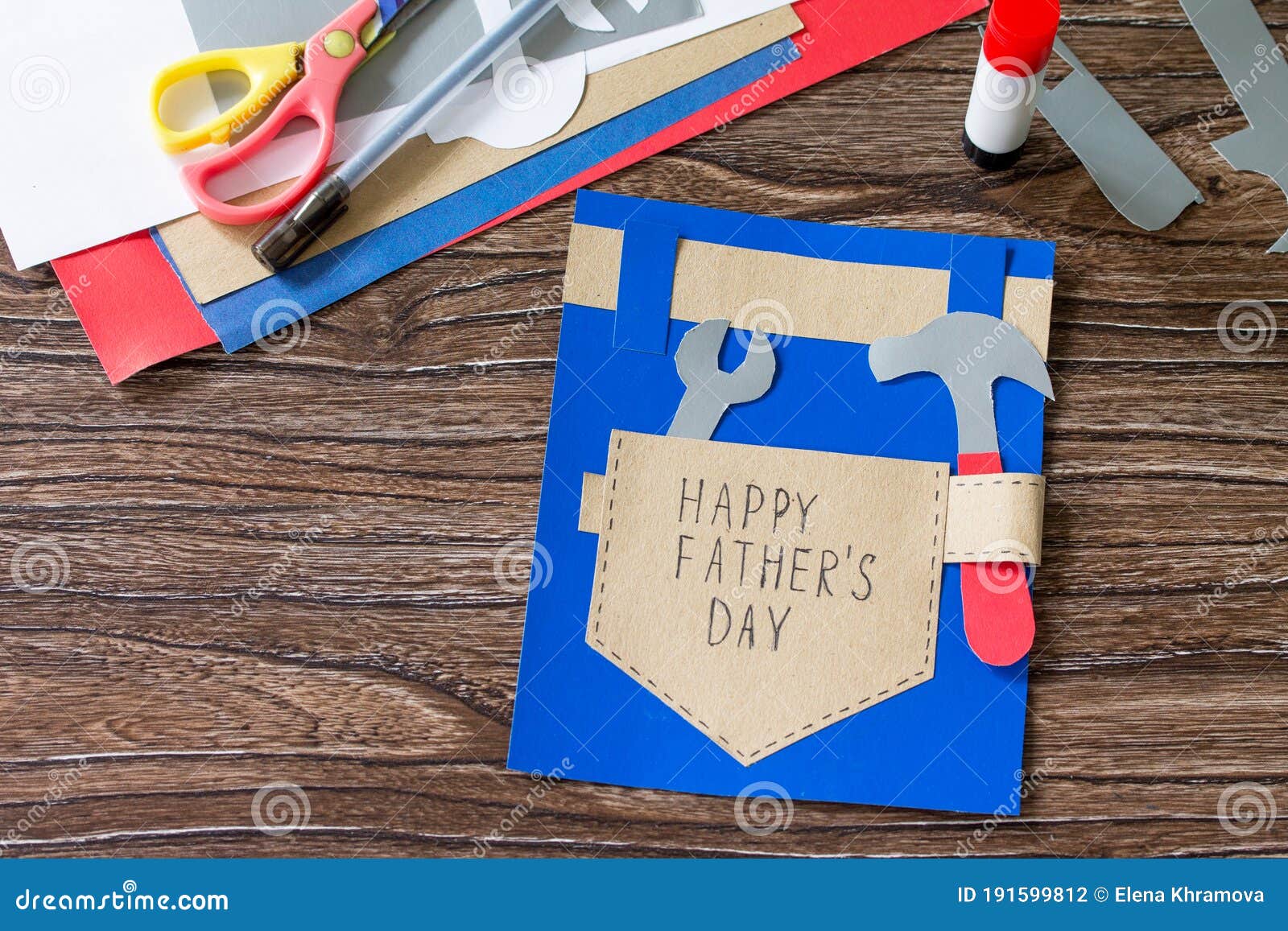 Tarjeta De Saludo Con Feliz Día Del Padre Foto de archivo - Imagen de casa,  padre: 191599812