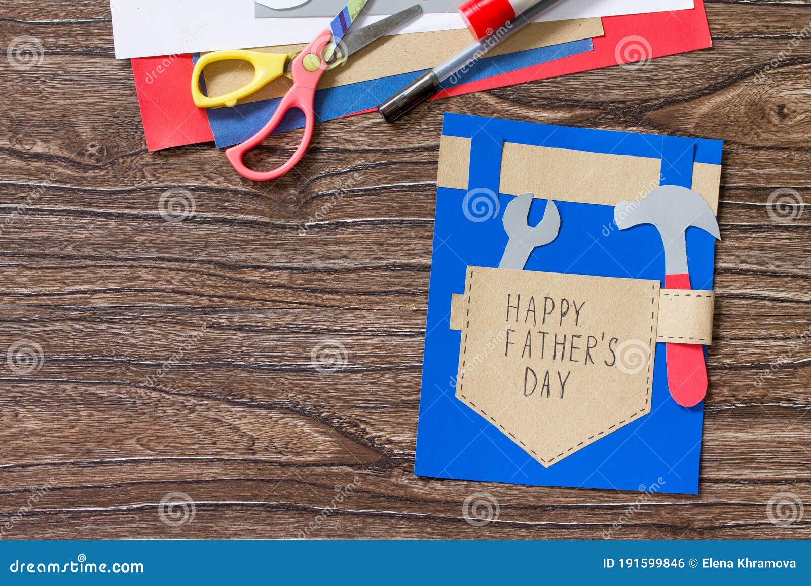 Tarjeta De Saludo Con Feliz Día Del Padre Foto de archivo - Imagen de  abuelo, concepto: 191599846