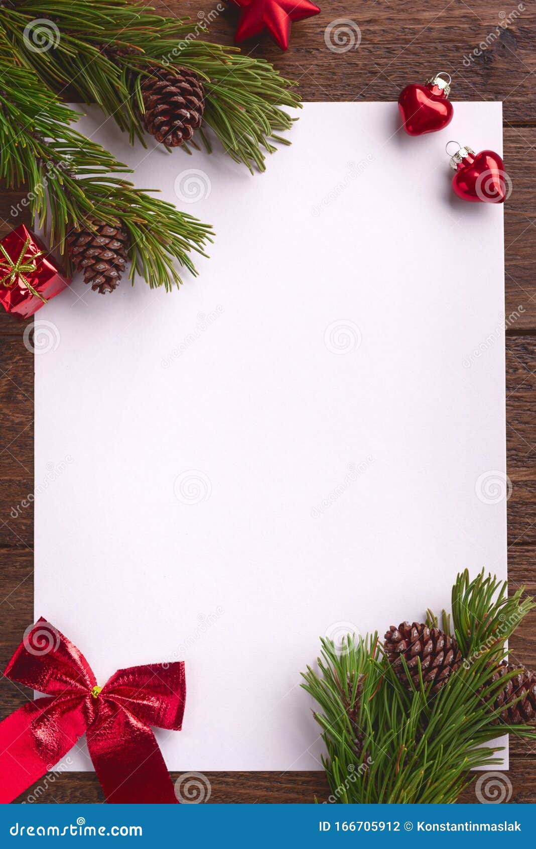 Fondo azul de Navidad con bolas y copos de nieve dorados que cuelgan  brillantes feliz navidad tarjeta de felicitación cartel de vacaciones de  navidad y año nuevo banner web ilustración vectorial 3794780