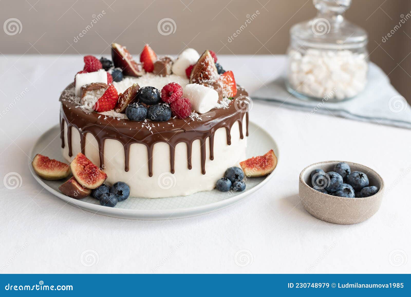 Pensamiento Ocurrencia proteger Tarta De Baya Decorada Con Malvaviscos Y Ganache De Chocolate Imagen de archivo - Imagen de frambuesa, madres: 230748979 Pensamiento Ocurrencia proteger Tarta De Baya Decorada Con Malvaviscos Y Ganache De Chocolate Imagen de archivo - Imagen de frambuesa, madres: 230748979
