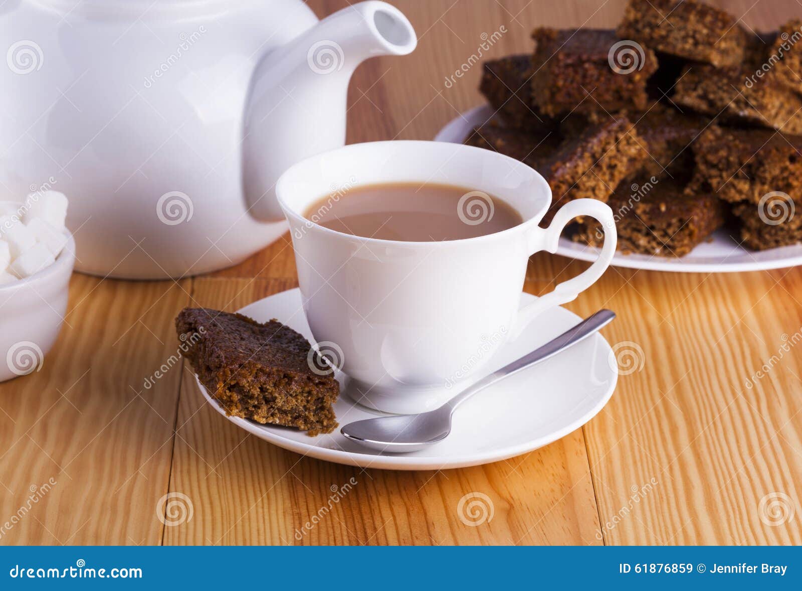 Tasse De The Anglais Avec Le Gateau Pour La Pause Cafe Dans L Apres Midi Image Stock Image Du Pudding Cafeine