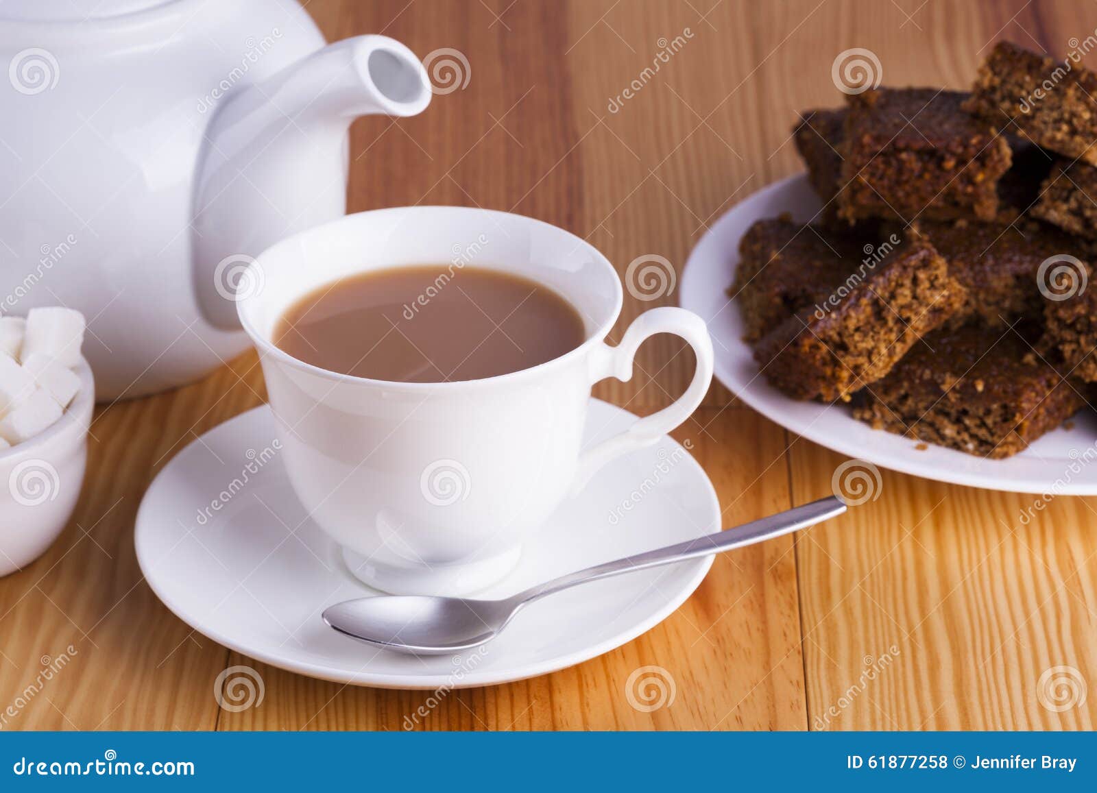Tasse De The Anglais Avec Le Gateau Pour La Pause Cafe Dans L Apres Midi Photo Stock Image Du Table Boire