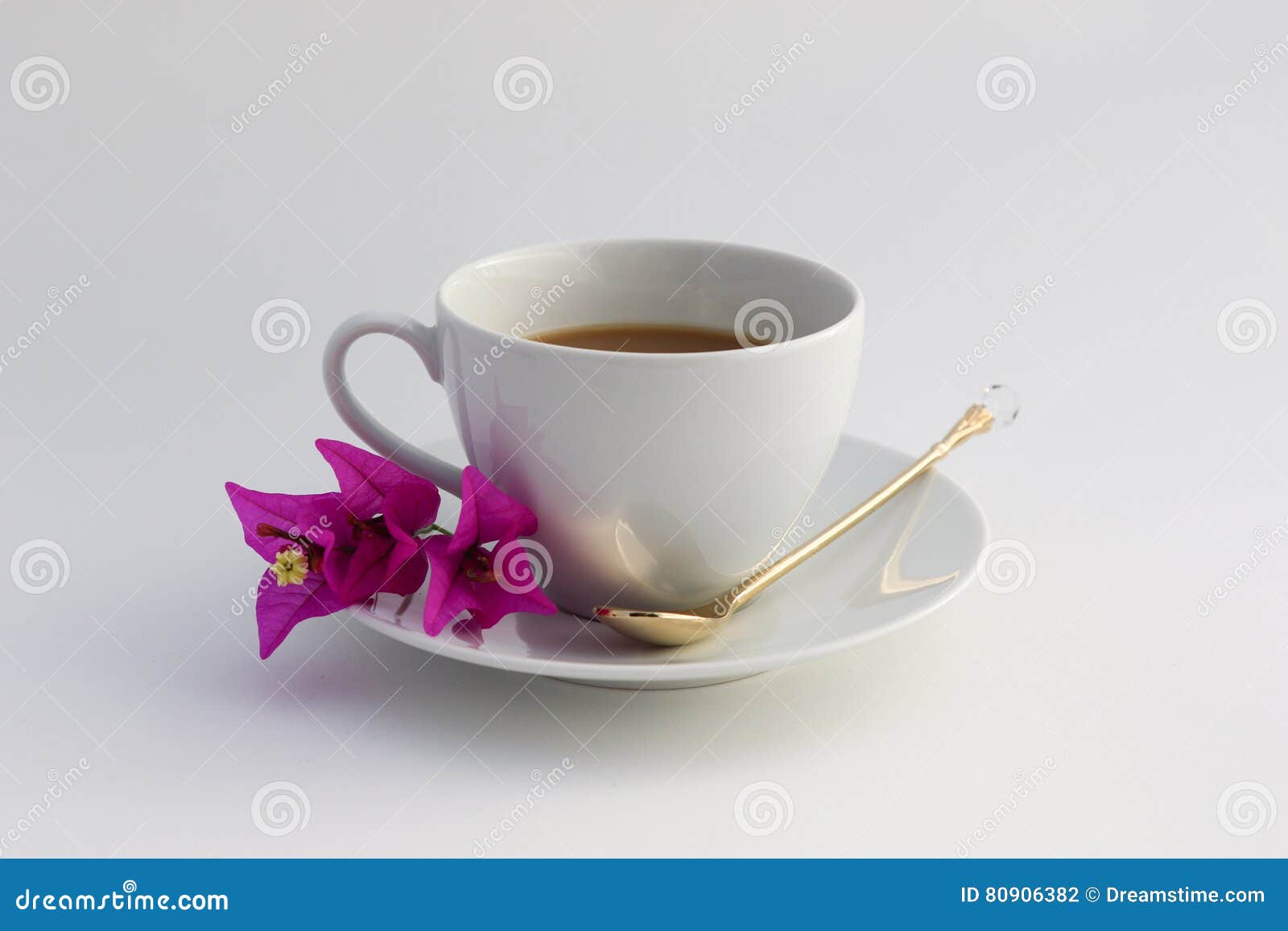 Wite-Tasse Kaffee mit Blumen