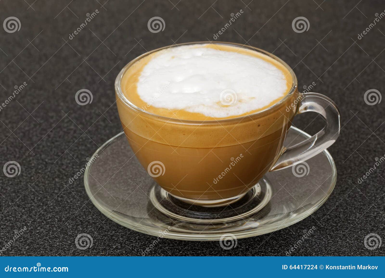 Tasse Transparente Avec Le Cappuccino Photo stock - Image du café, brun:  64417224