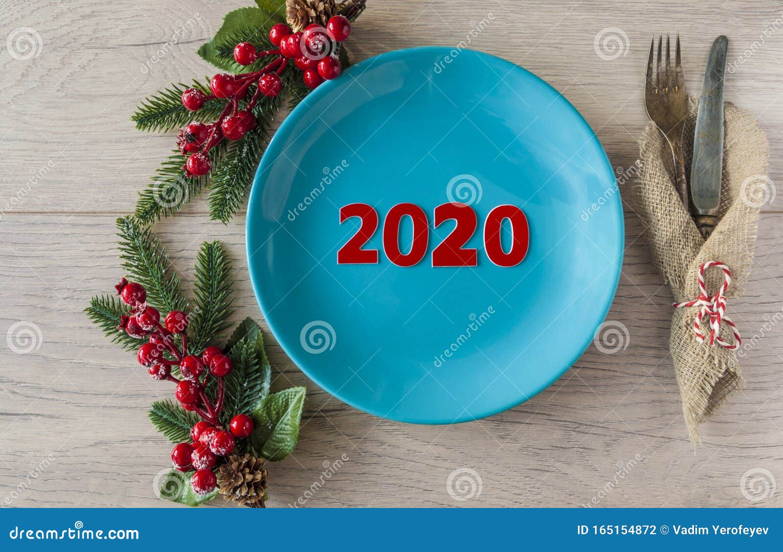 Pranzo Per Natale 2020.Tavola Invernale Prepara Pranzo Di Natale Piastra Blu Tovagliolo Per Posate Su Un Tavolo Di Legno Vista Superiore Spazio Di C Fotografia Stock Immagine Di Ristorante Abete 165154872