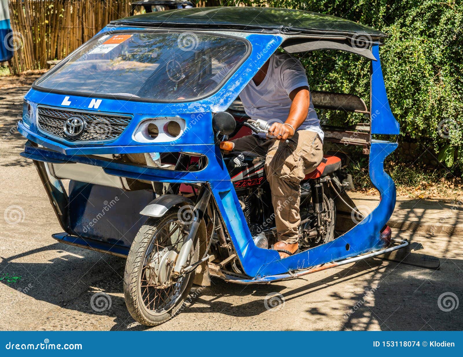 Guión occidental carbohidrato Taxi Azul Del Motor-triciclo En Puerto Princesa, Palawan, Filipinas Imagen  de archivo editorial - Imagen de moto, tropical: 153118074
