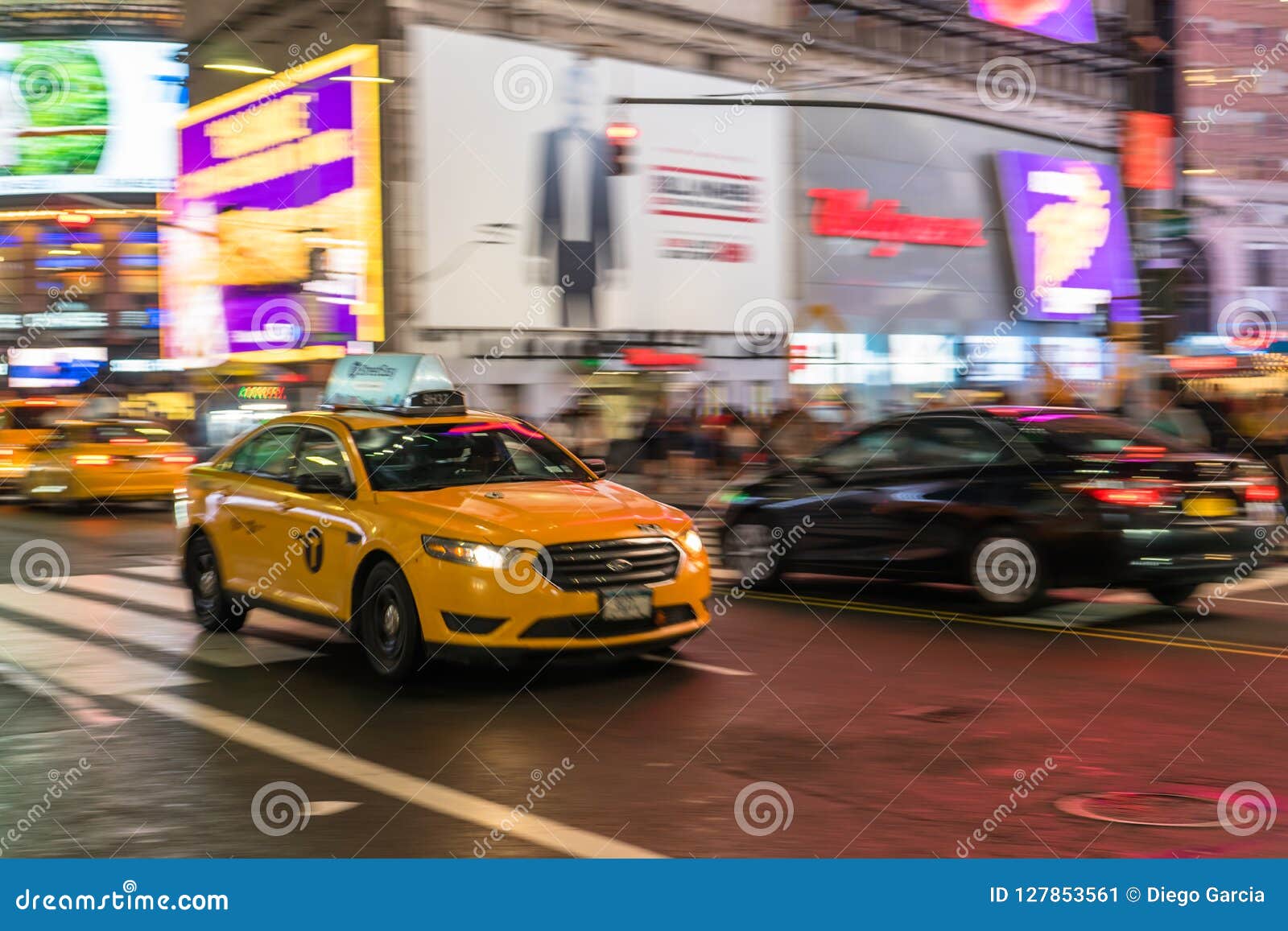 Taxi in NYC Rush editorial photo. Image of downtown 127853561