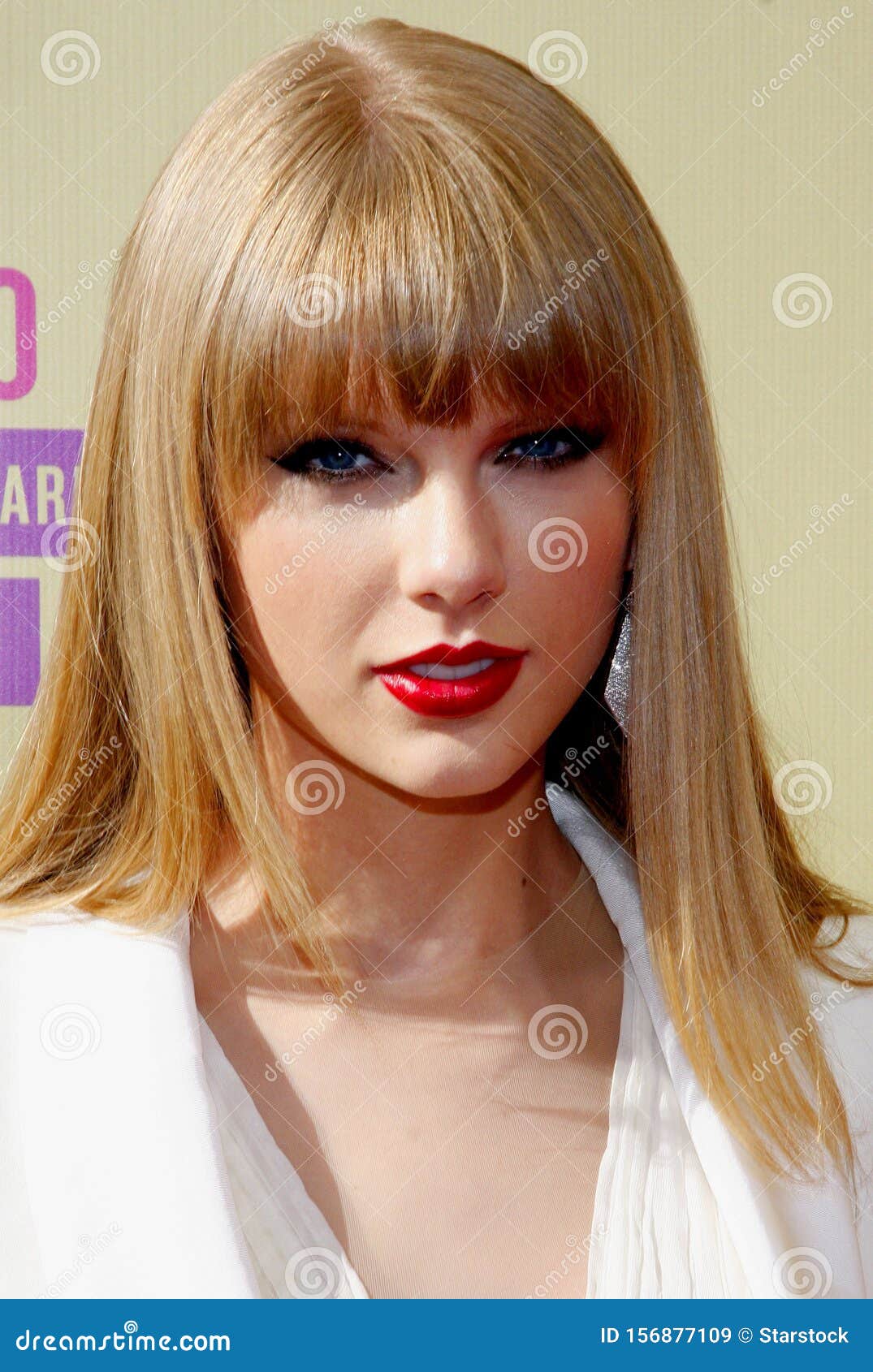 4,724 Taylor Swift Bangs Stock Photos, High-Res Pictures, and