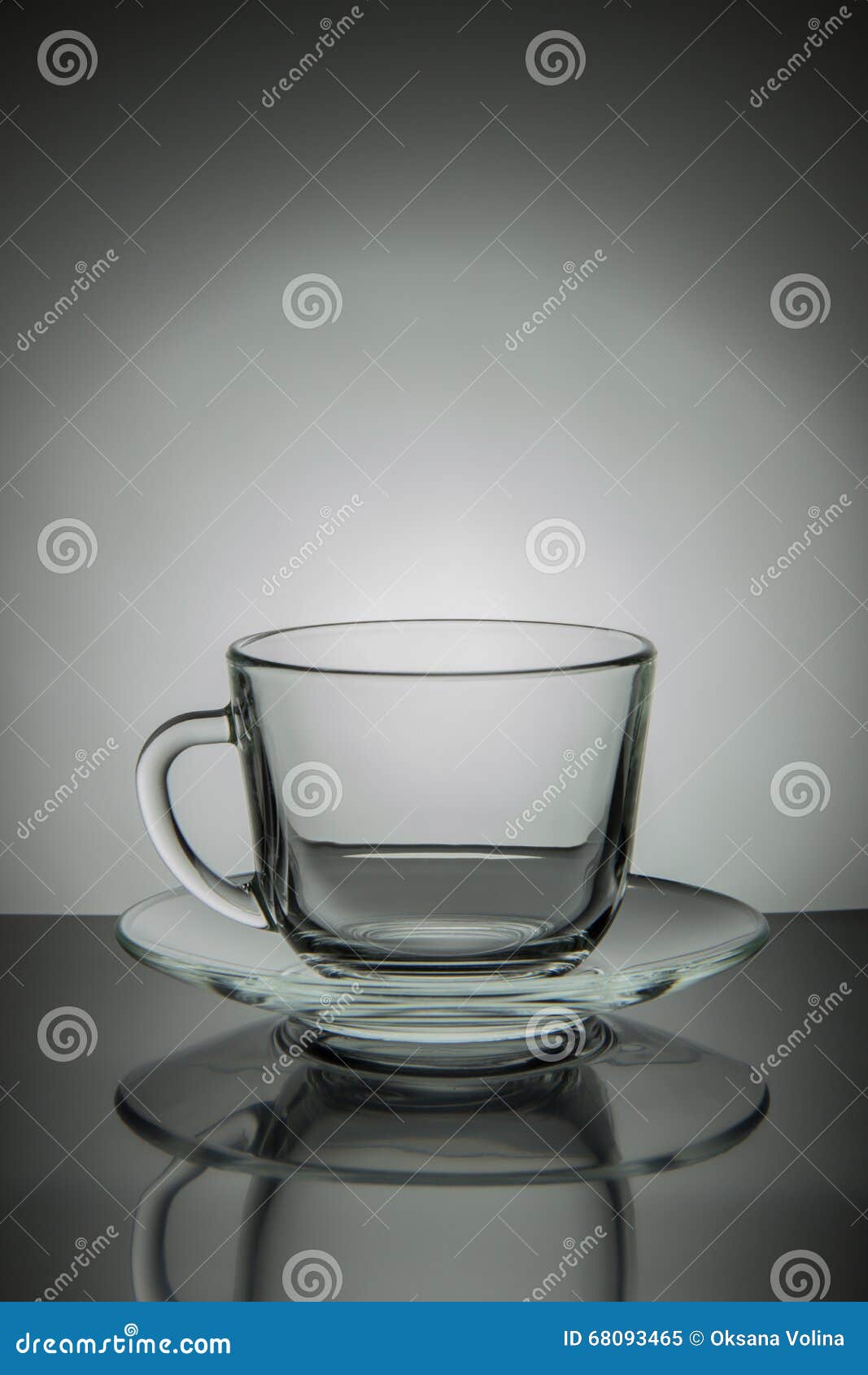 thumbs.dreamstime.com/z/taza-de-cristal-transparen