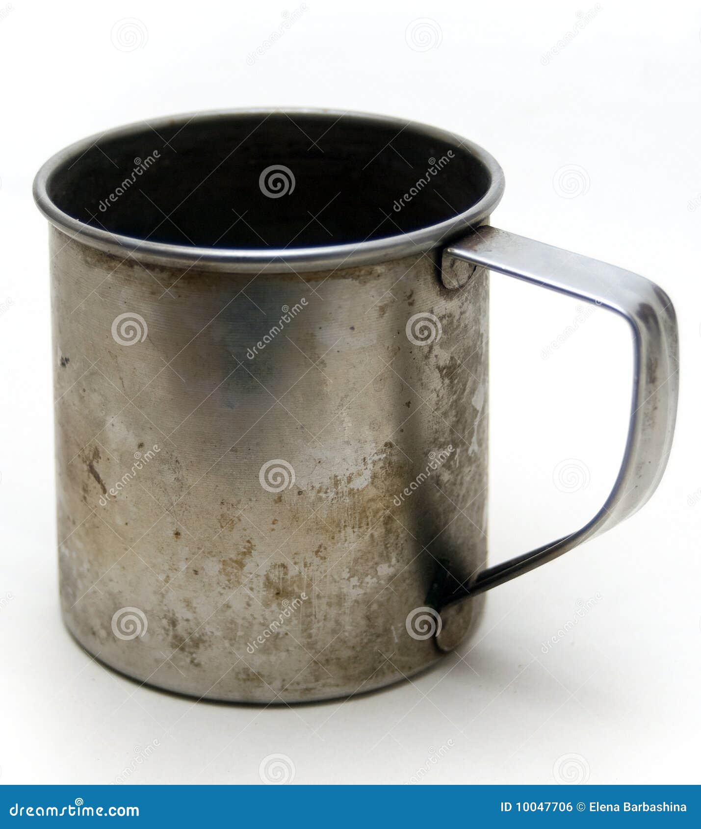 Taza vieja del metal foto de archivo. Imagen de costoso 10047706