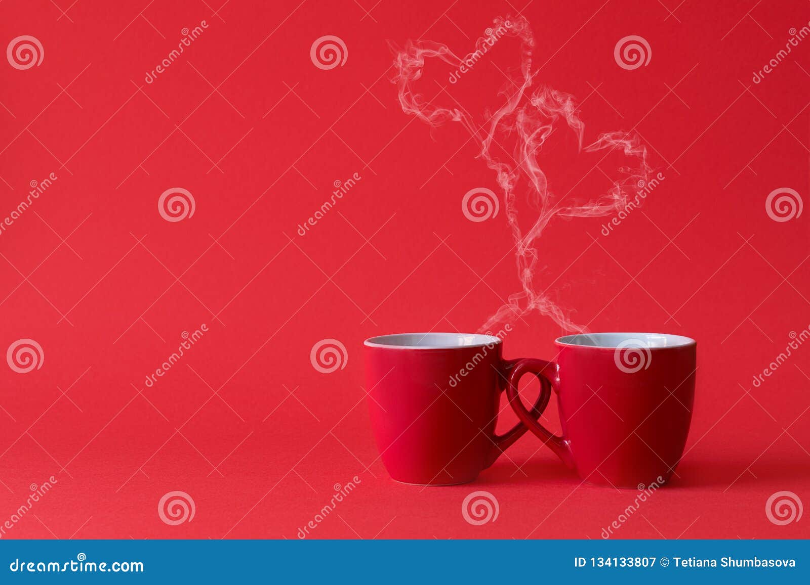 7,108 Dos Tazas De Café Con Amor Fotos de stock - Fotos libres de regalías  de Dreamstime