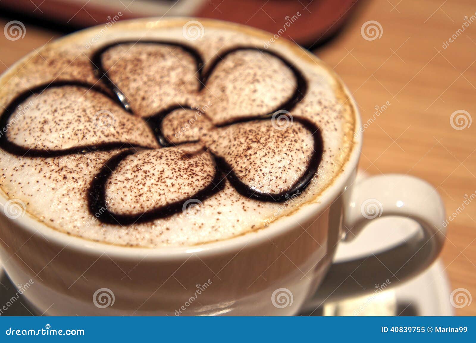 Tazza Di Caffè Del Latte O Del Cappuccino Con La Schiuma Di Arte Immagine  Stock - Immagine di cappuccino, piastra: 40839755