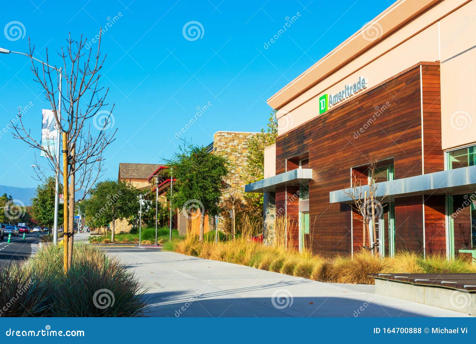 TD Ameritrade Branch Exterior Editorial Stock Photo ...