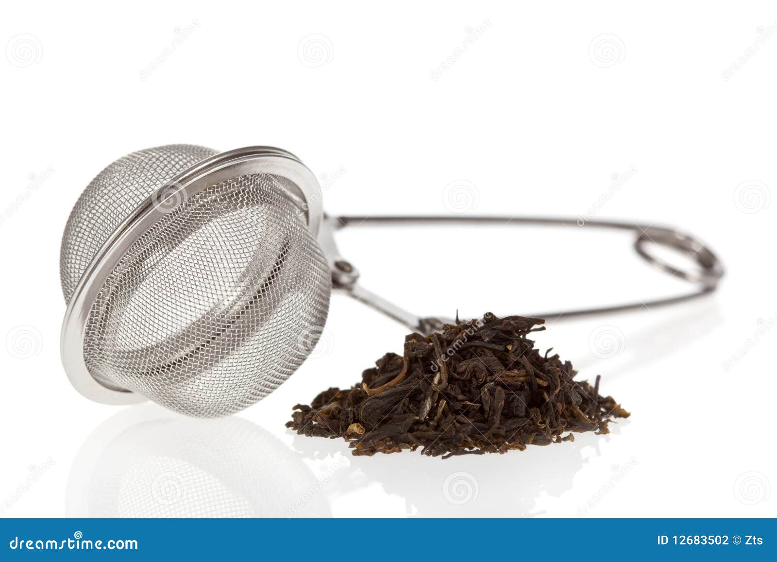 tea infuser with green tea leaves