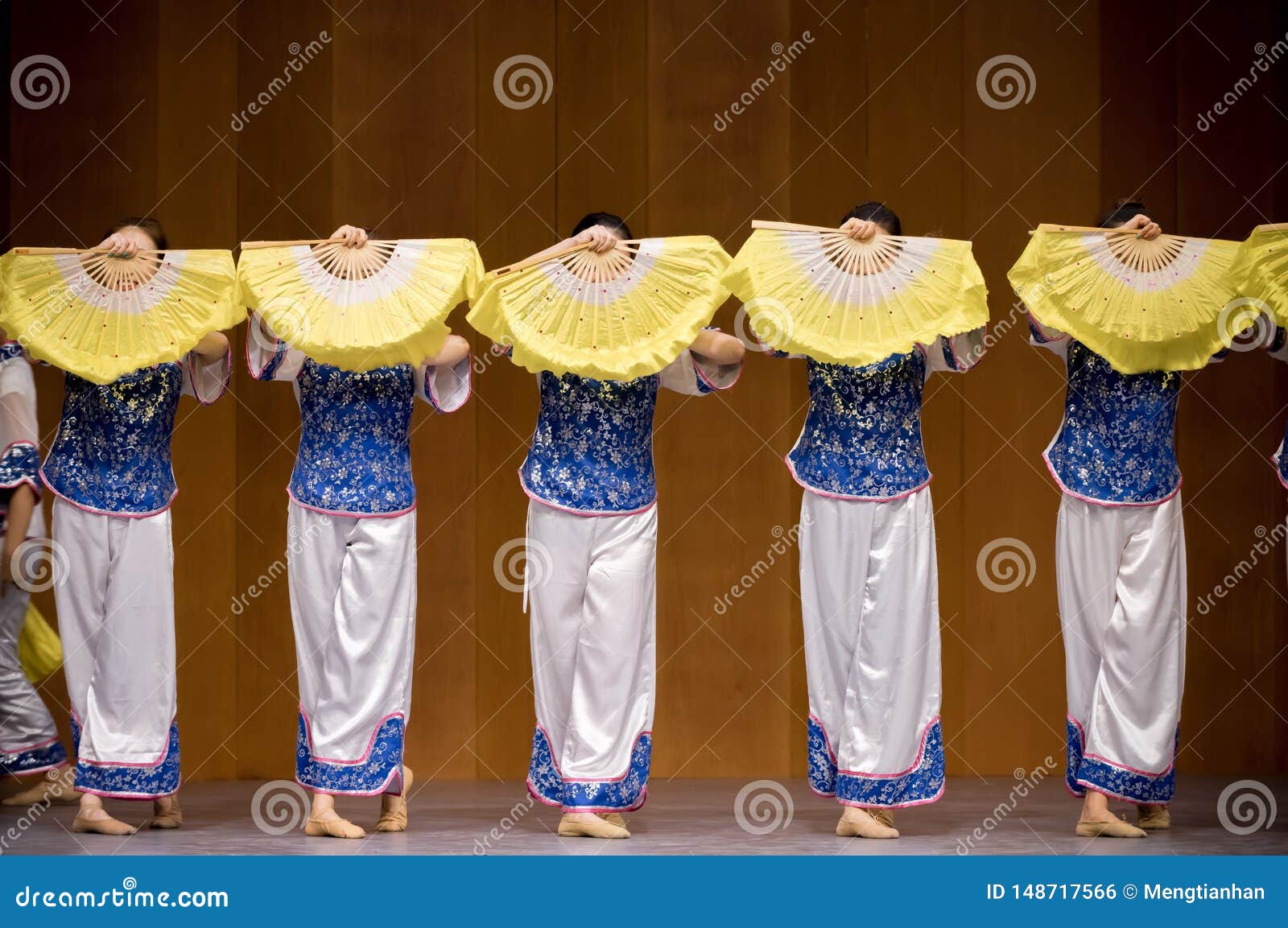 Yellow Satin fanFormation editorial photo. Image of dwarf 148717566