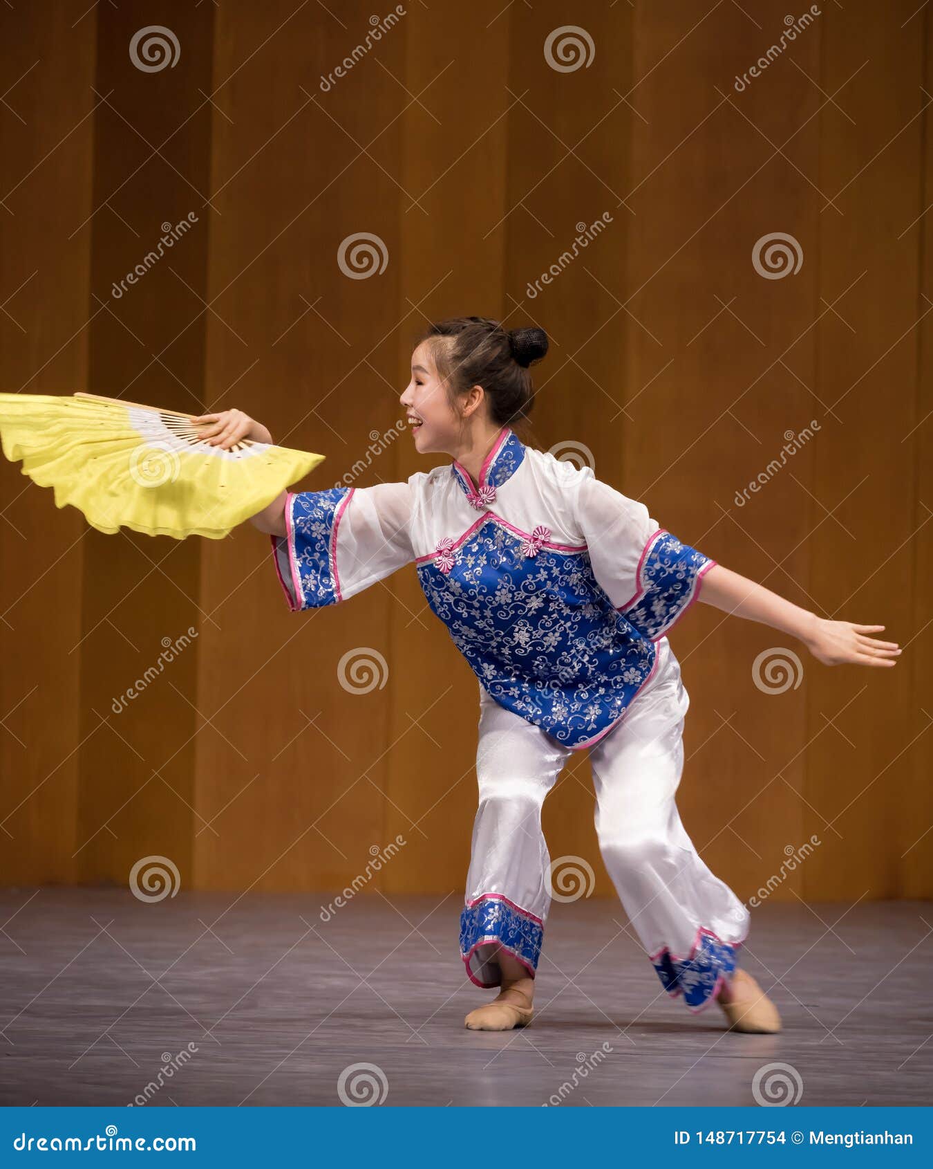 Dwarf Footwork 5National Dance Posture Training Editorial Stock Image