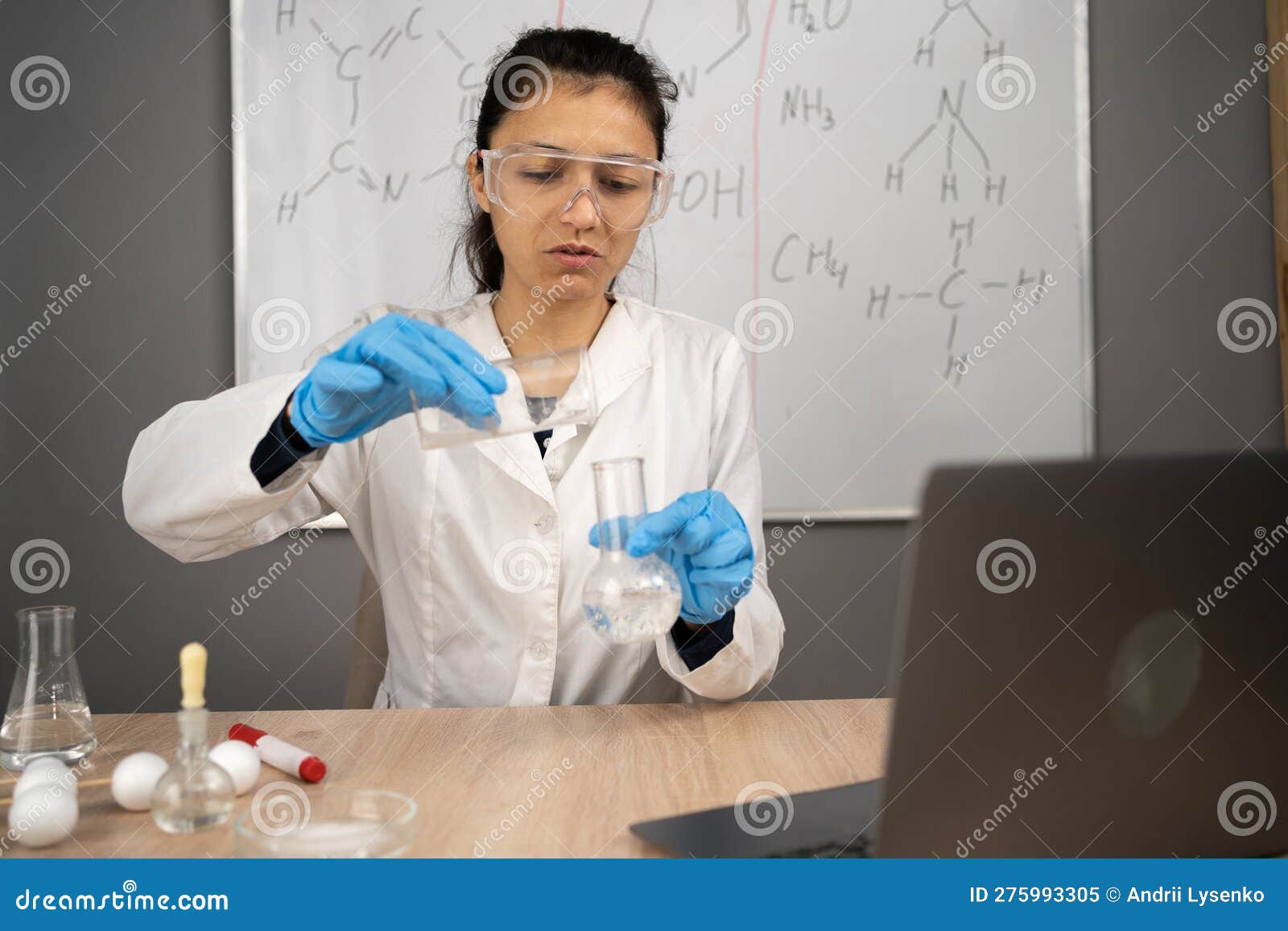 Teaching Chemistry and Science in Class Online Using Laptop Computer. E