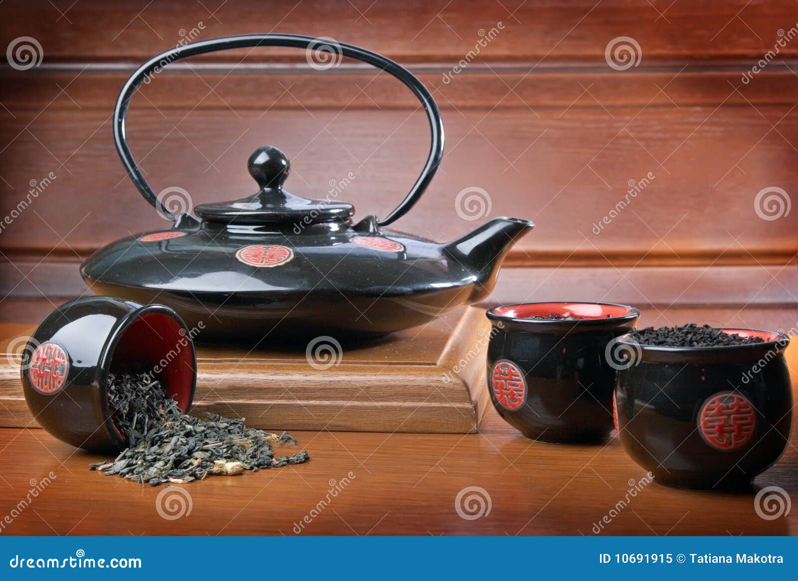 Teapot and cups with tea stock image. Image of food, elegance 10691915