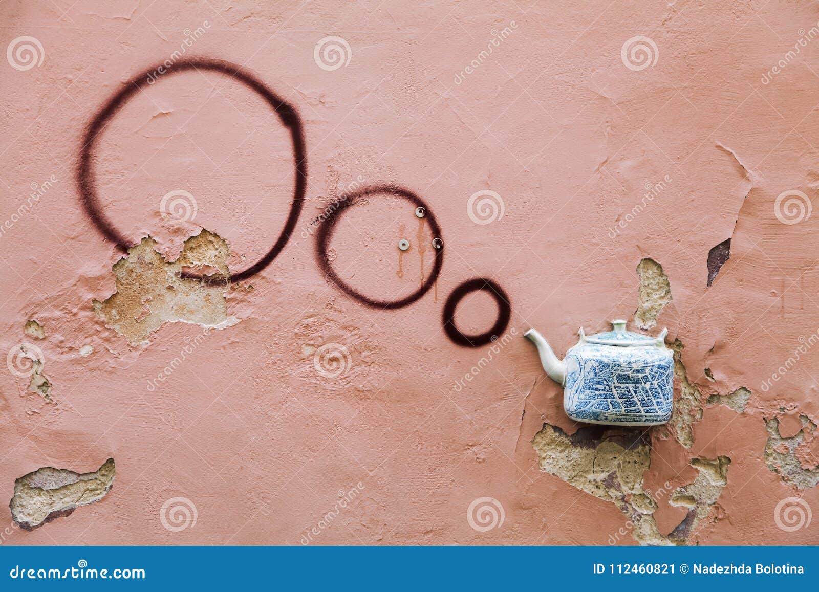 teapot in the wall, vilnius