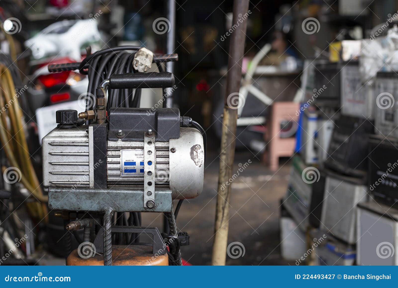 Car Air Conditioner Check Service, Leak Detection, Fill Refrigerant