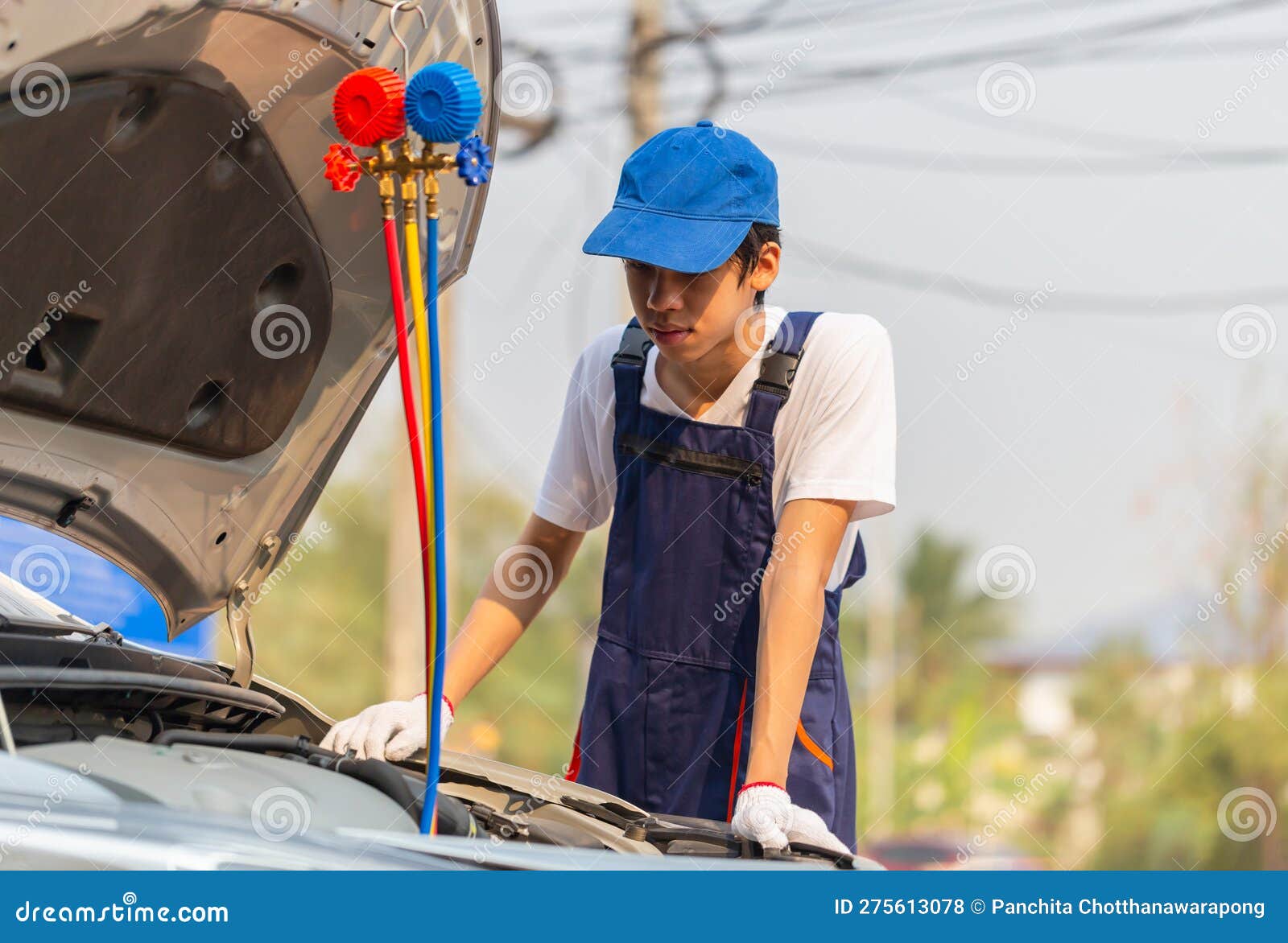 https://thumbs.dreamstime.com/z/techniker-%C3%BCberpr%C3%BCfen-klimaanlage-auto-k%C3%BChlschrank-ladevorverst%C3%A4rker-mit-%C3%BCberwachungstool-zu-und-festes-luft-275613078.jpg