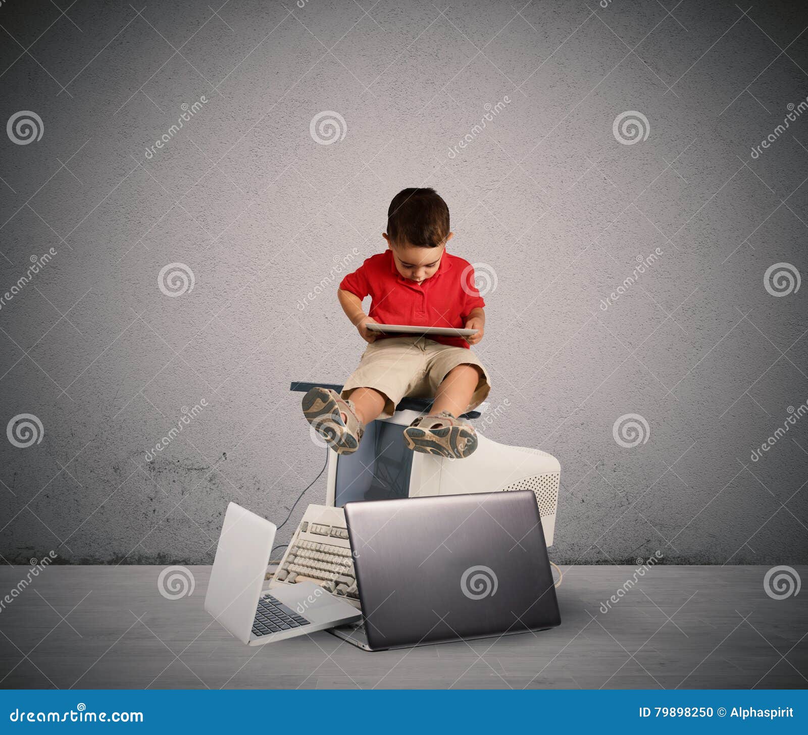 Dois Garotos Jogando Jogos De Computador No PC Desktop. Atividade De  Toxicodependência Moderna Para Crianças. Irmãos E Amigos Joga Imagem de  Stock - Imagem de jogos, tela: 244595167