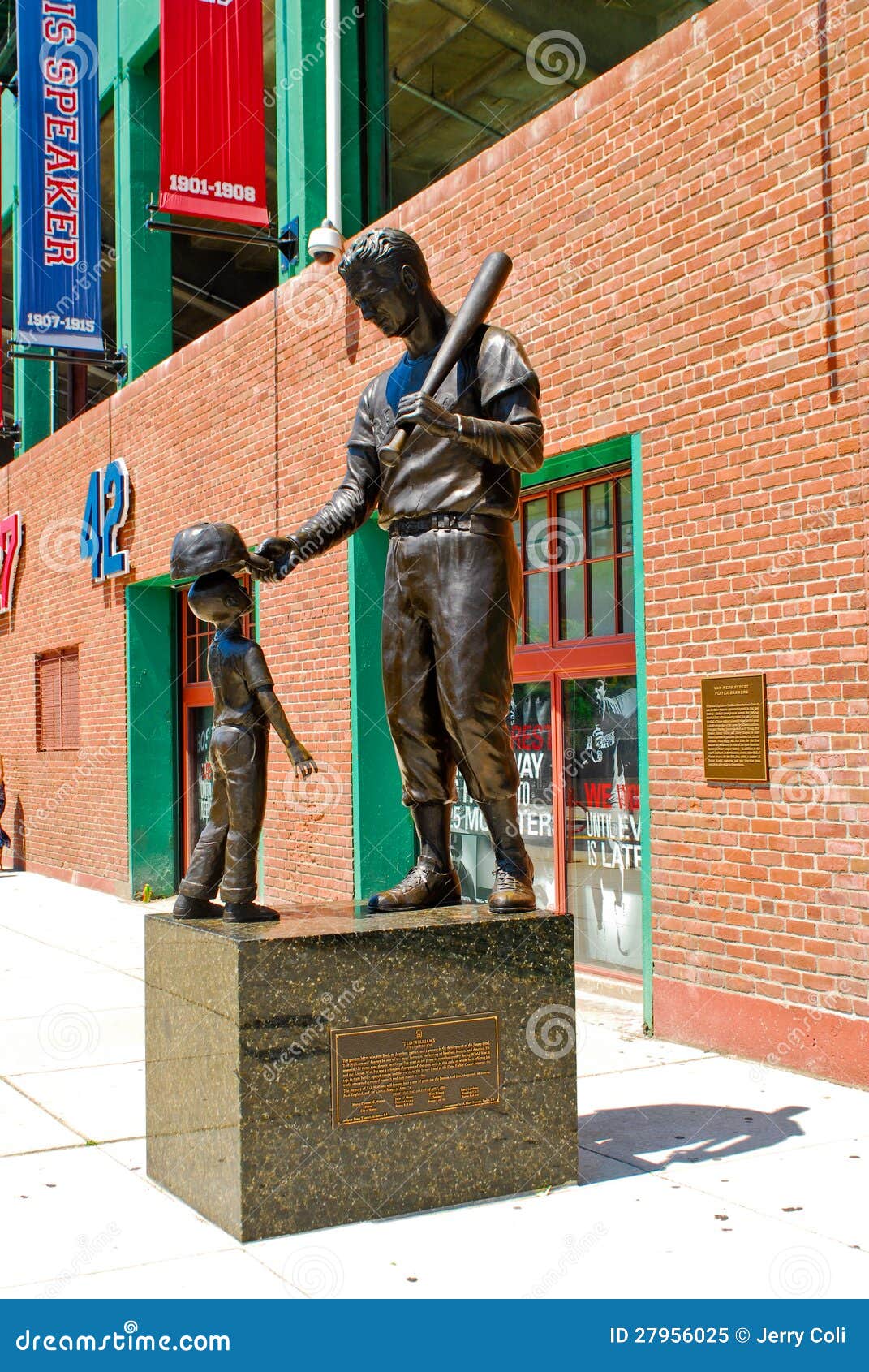 Ted Williams Statue at Fenway Park Editorial Image Image of outfield